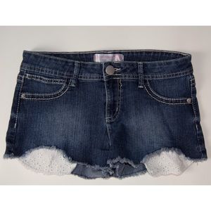 Jean shorts with cute pockets!